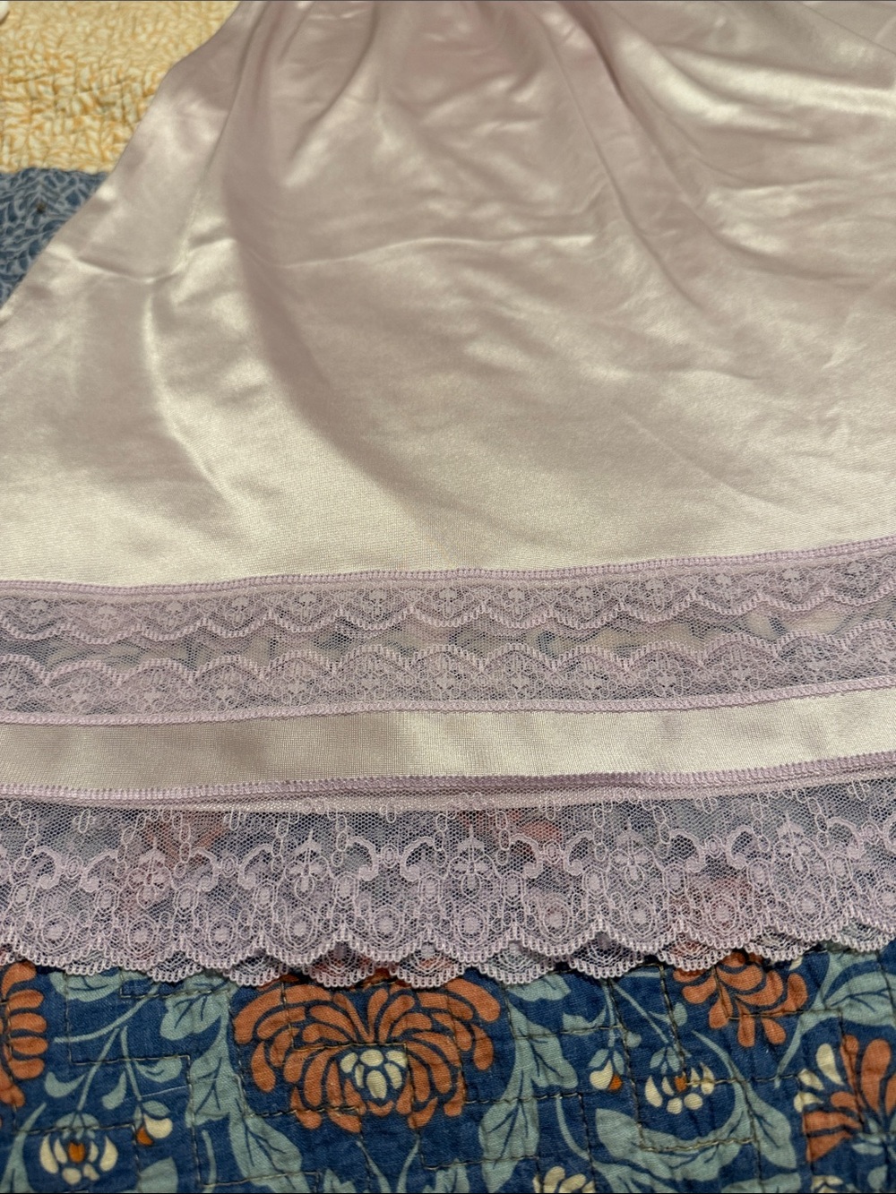 Vintage lilac slip skirt with lace trim - Picture 4 of 7